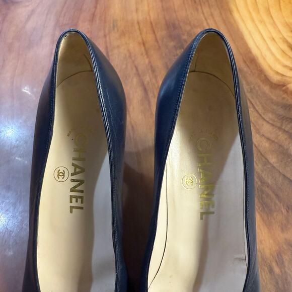 Vintage Chanel Women's Pump Heel Shoes 39.5 US 9 France Leather Slip on - Picture 3 of 13